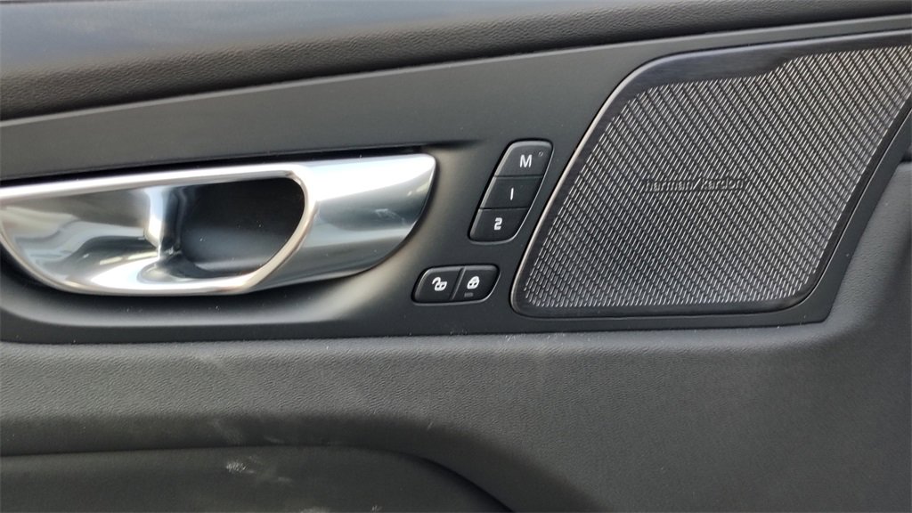 New 2026 Volvo XC60 B5 Ultra w/ Climate Package image 9