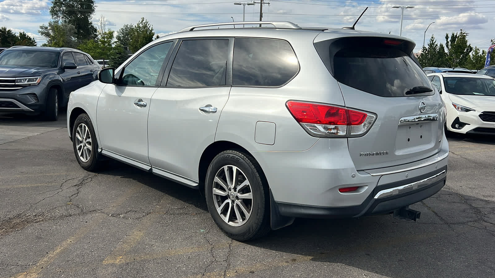 Used 2016 Nissan Pathfinder SV FWD image 7
