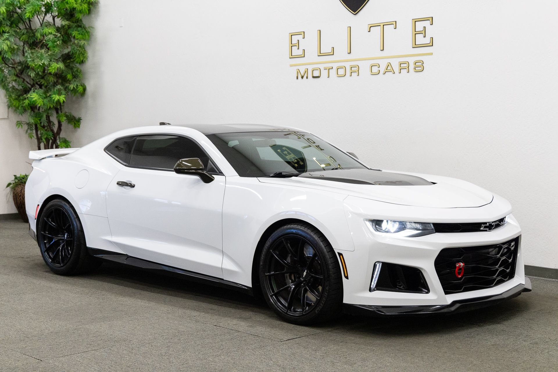 Used 2018 Chevrolet Camaro ZL1 RWD image 9