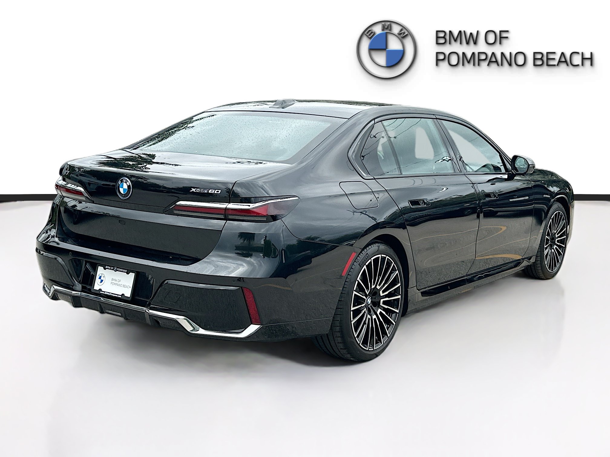 Used 2024 BMW i7 xDrive60 w/ Executive Package AWD/4WD image 7