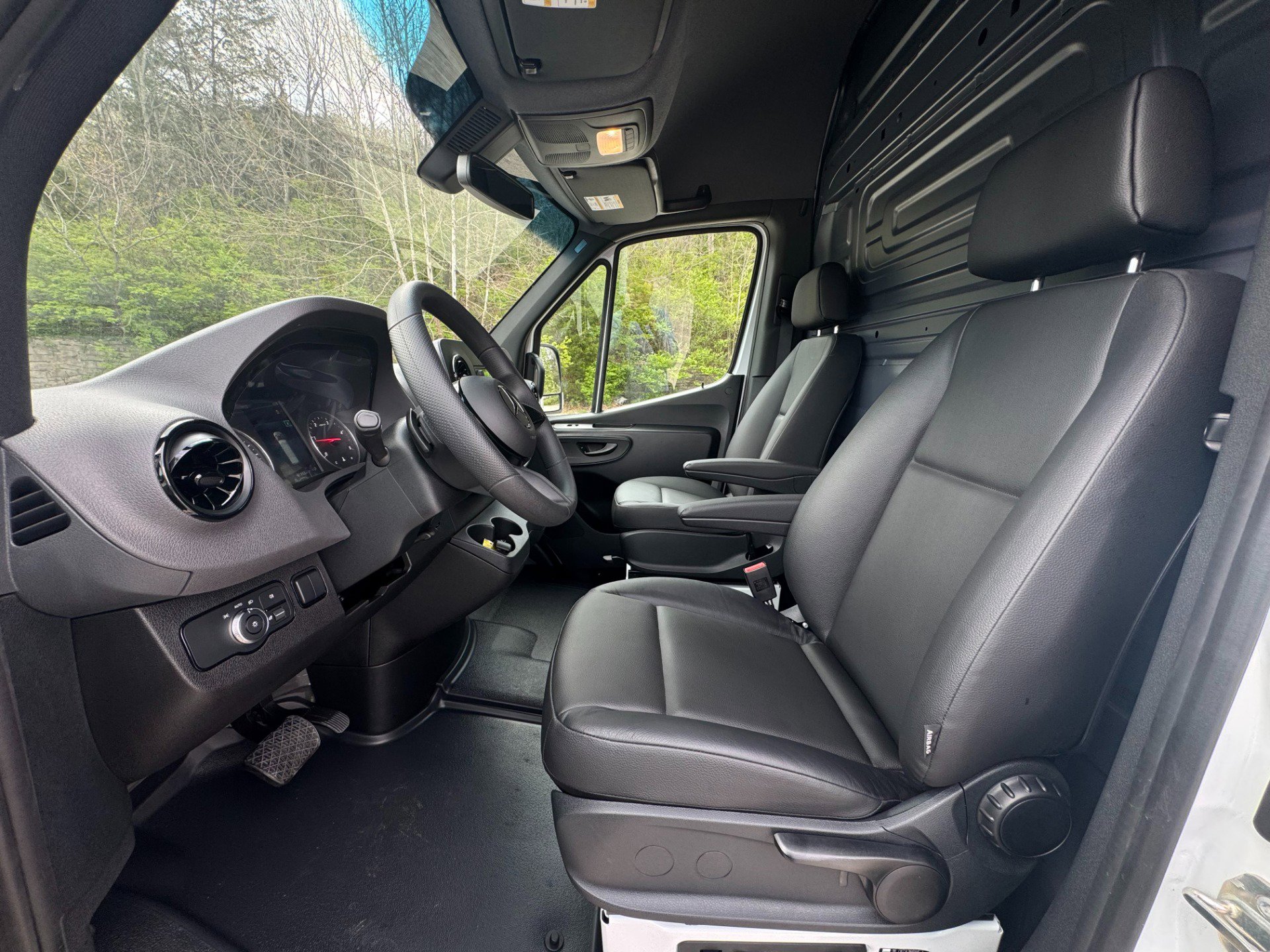 Used 2025 Mercedes-Benz Sprinter 2500 image 12
