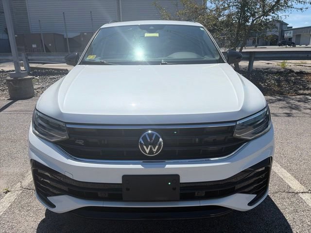 Certified 2024 Volkswagen Tiguan SE R-Line AWD/4WD image 2