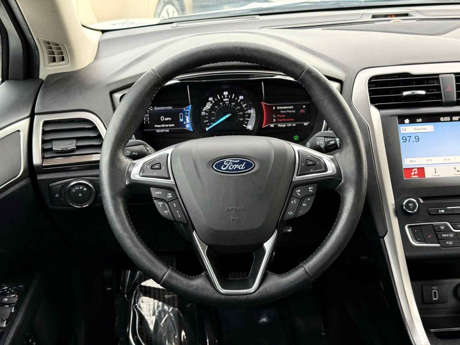 Used 2018 Ford Fusion SE w/ Equipment Group 602A FWD image 25
