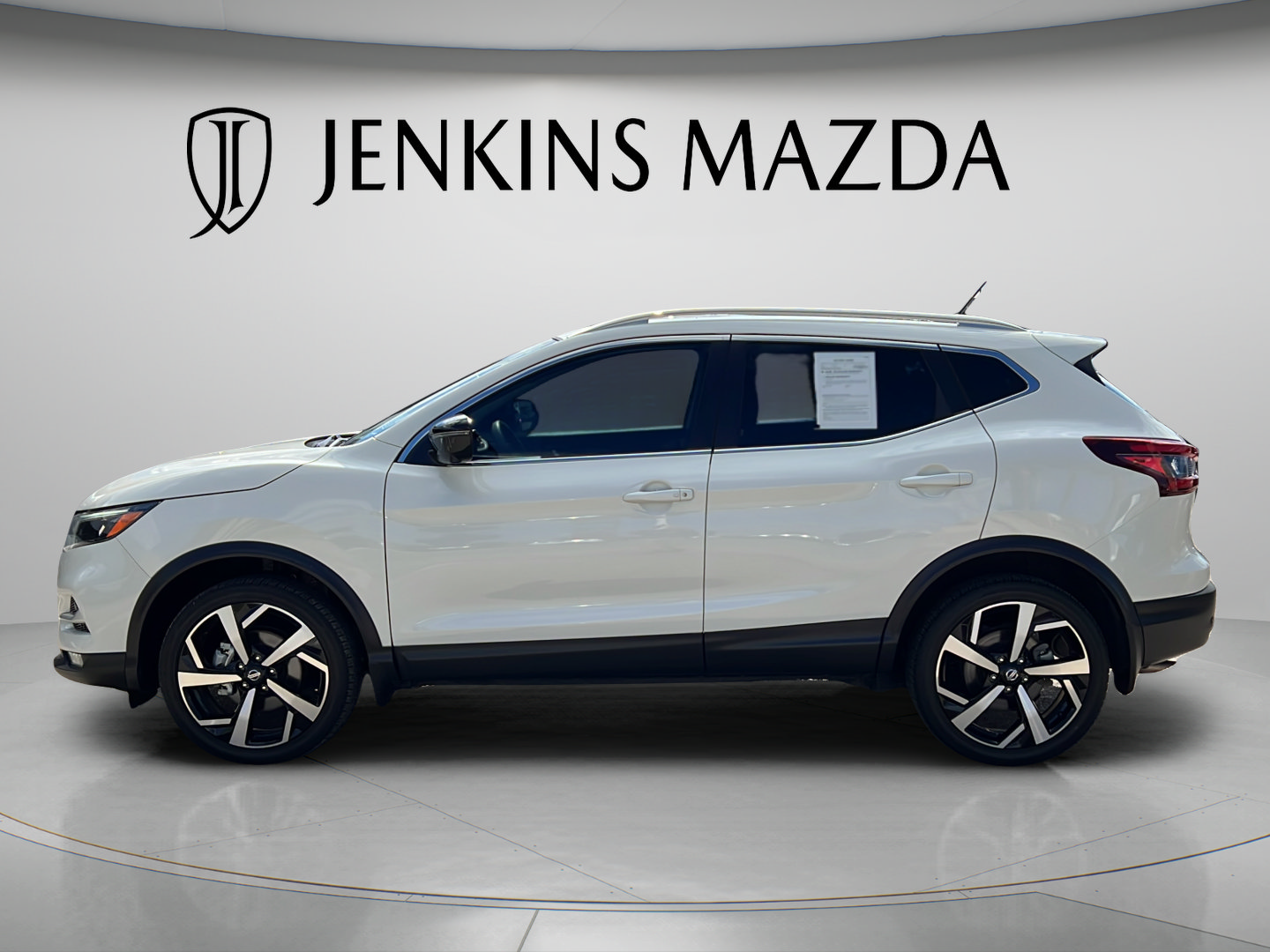 Used 2021 Nissan Rogue Sport SL w/ Premium Package FWD image 4