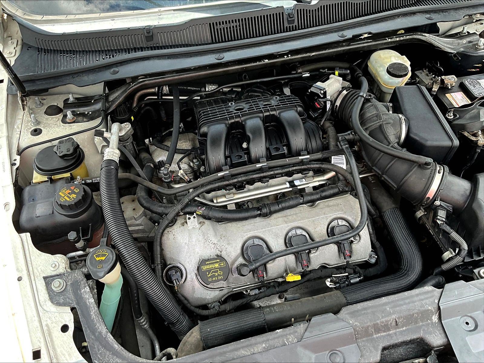 Used 2012 Ford Taurus SE FWD image 30