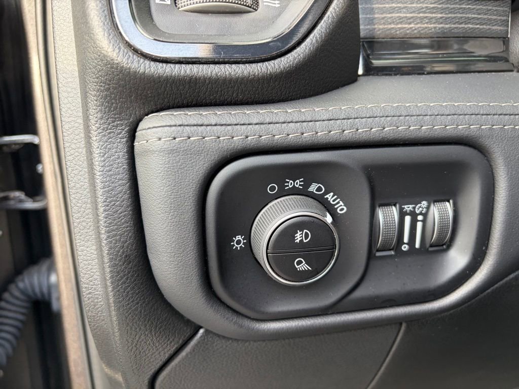 Used 2024 RAM 3500 Limited image 13