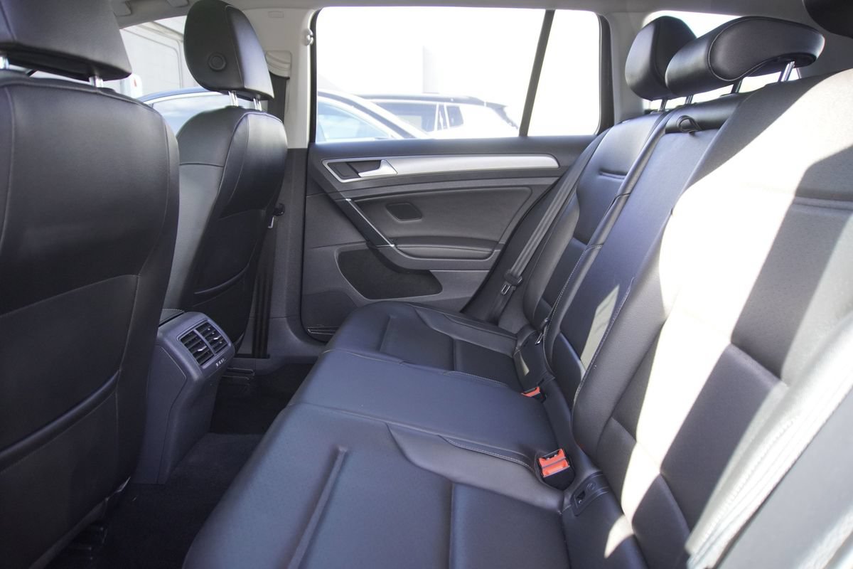 Used 2016 Volkswagen Golf Limited Edition FWD image 11
