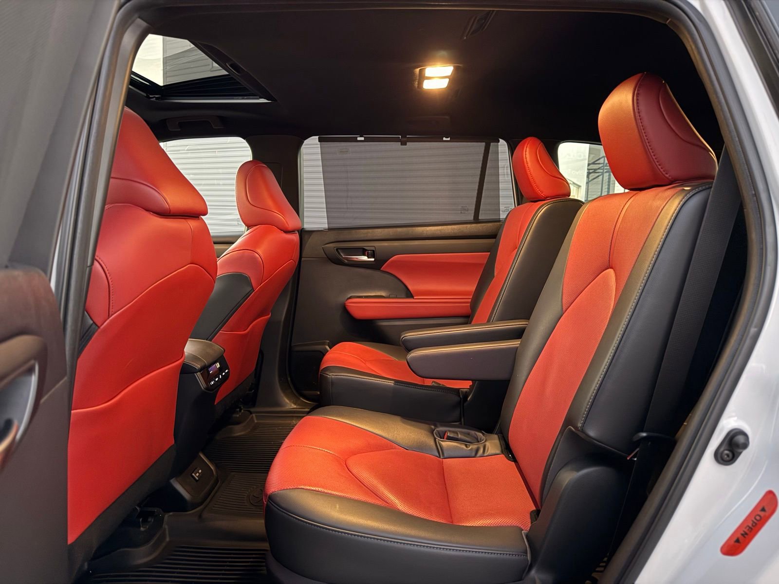 Used 2023 Toyota Highlander XSE image 17