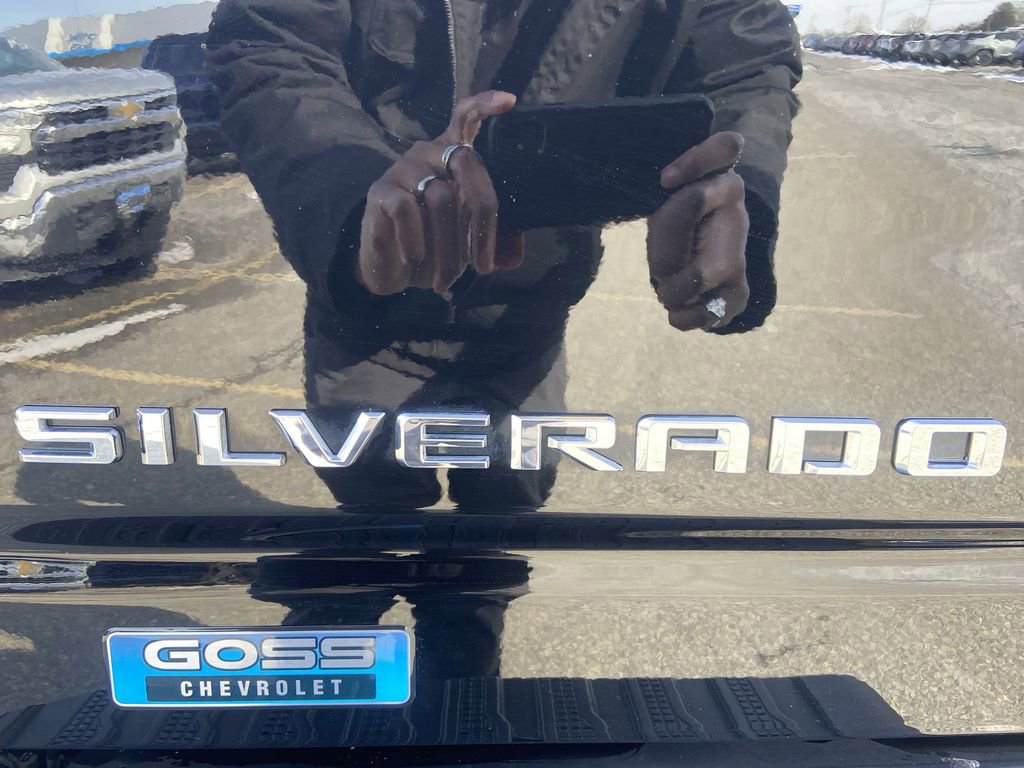 Used 2025 Chevrolet Silverado 2500 LT w/ Convenience Package image 31