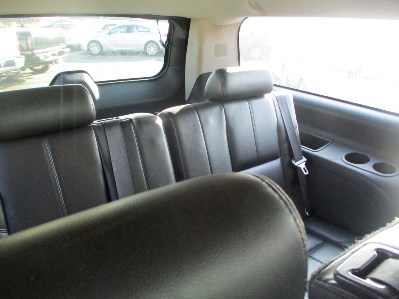 Used 2011 Chevrolet Suburban LT w/ Luxury Package AWD/4WD image 9