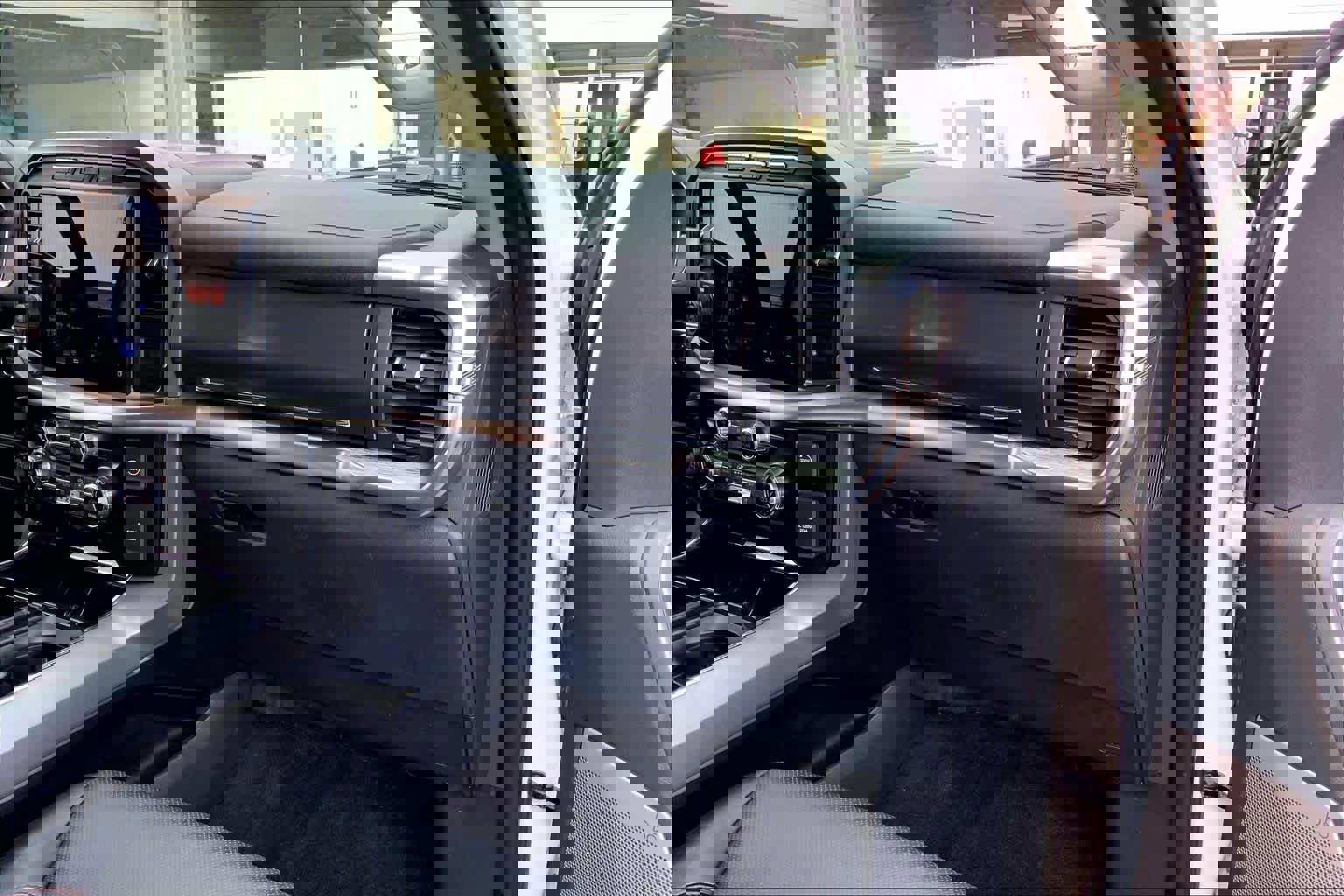 Used 2021 Ford F150 Lariat w/ Equipment Group 502A High AWD/4WD image 17