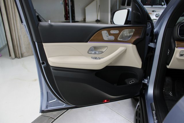 Used 2025 Mercedes-Benz GLS 450 4MATIC w/ AMG Line Exterior image 39