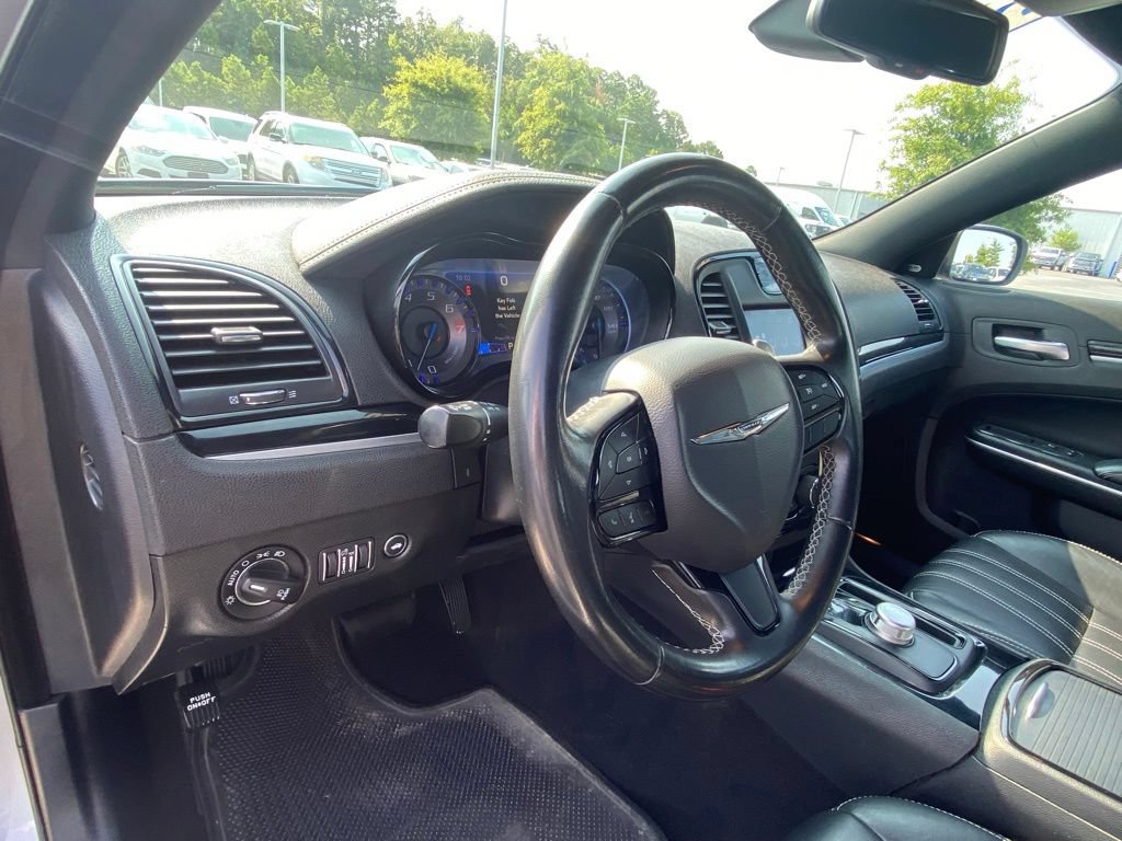 Used 2020 Chrysler 300 S RWD image 9