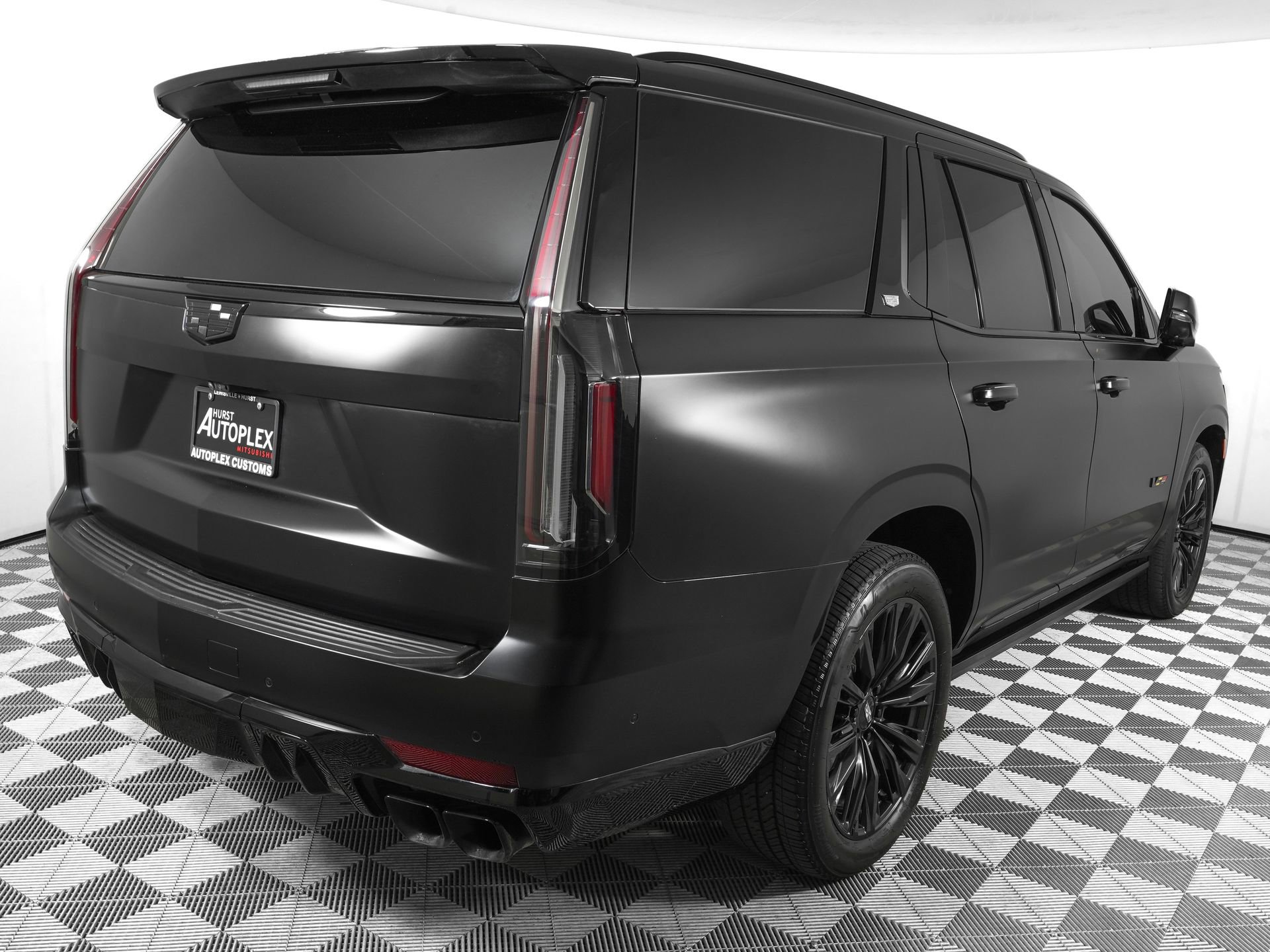 Used 2023 Cadillac Escalade V w/ LPO, ONYX Package AWD/4WD image 4