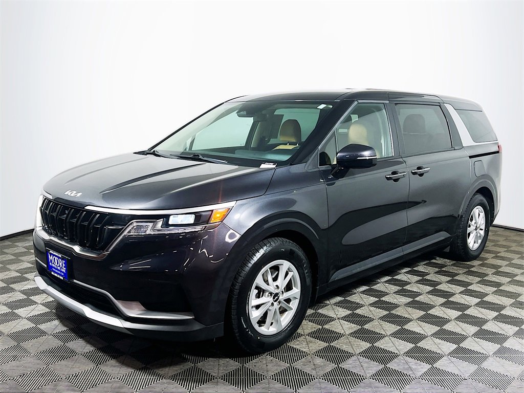 Used 2024 Kia Carnival LX image 4