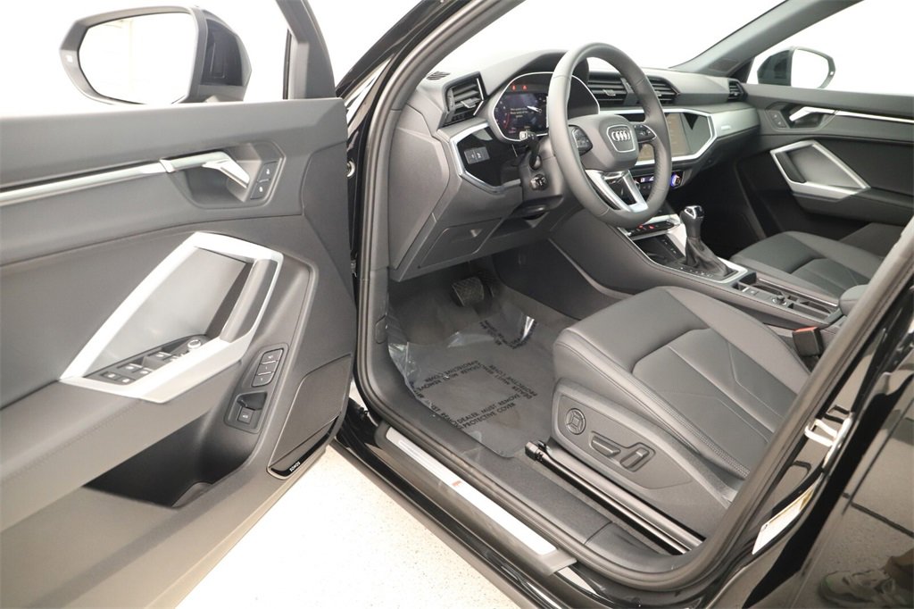 New 2025 Audi Q3 2.0T Premium image 14