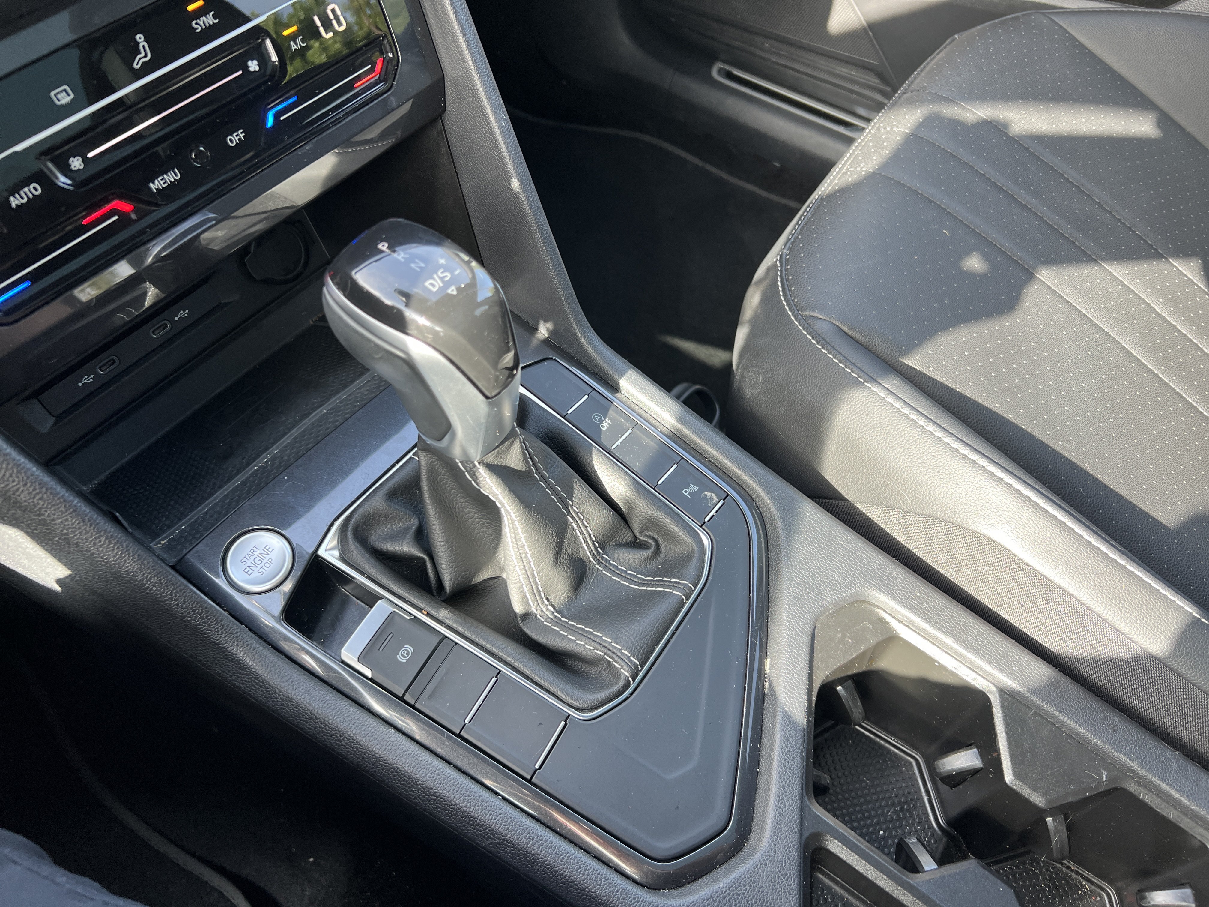 Certified 2023 Volkswagen Tiguan SE R-Line FWD image 22