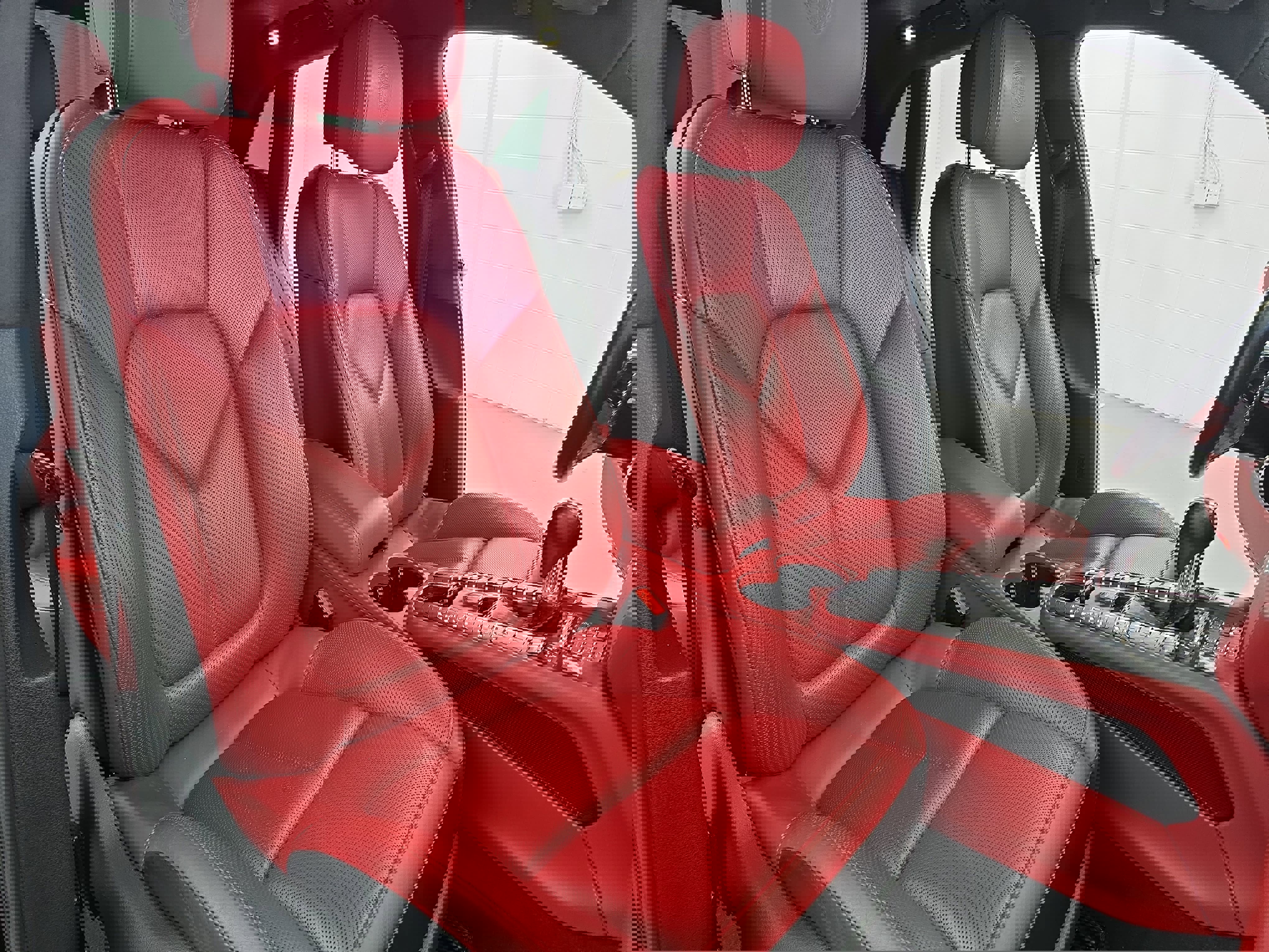 Used 2017 Porsche Macan Turbo image 10