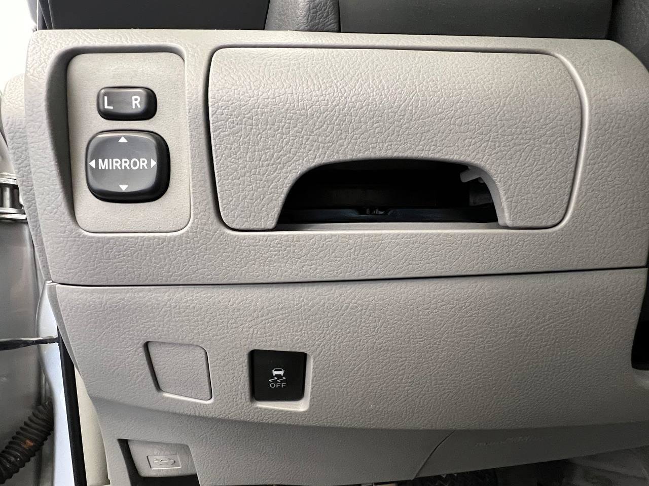 Used 2011 Toyota Camry XLE w/ XLE Extra-Value Pkg #2 image 21