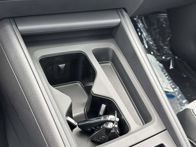 New 2026 Volkswagen Tiguan SE R-Line FWD image 21