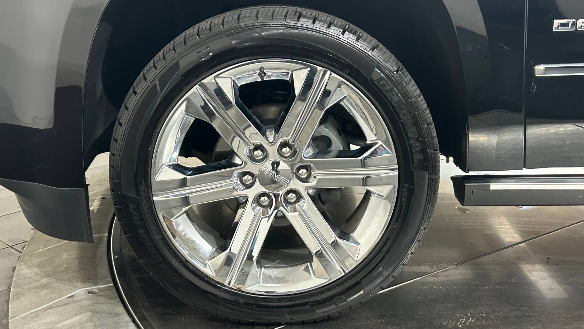 Used 2019 GMC Yukon Denali w/ Denali Ultimate Package AWD/4WD image 26