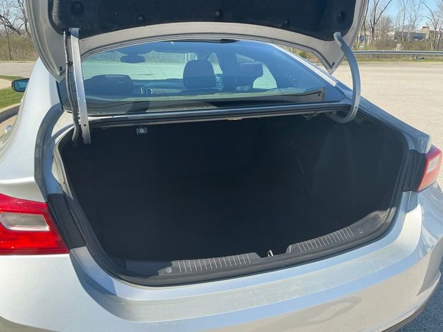 Used 2016 Chevrolet Malibu LT image 11