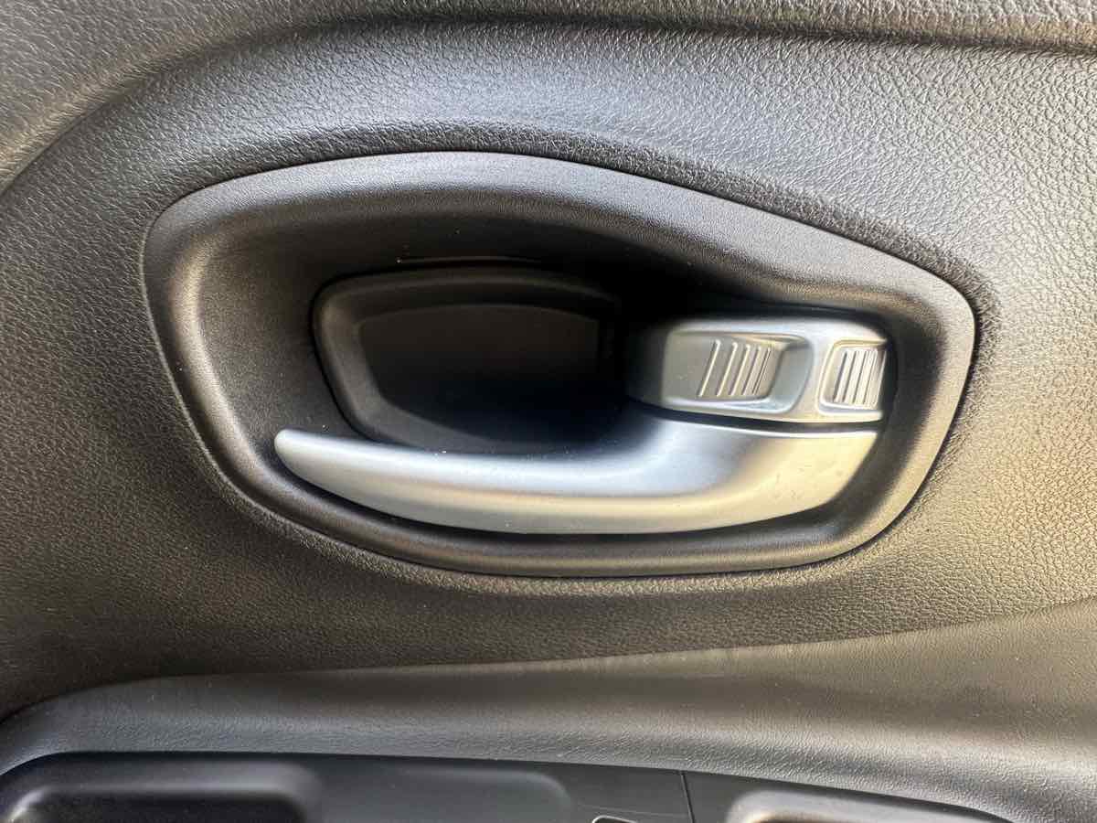 Used 2019 Jeep Renegade Altitude w/ Quick Order Package 2XM AWD/4WD image 29