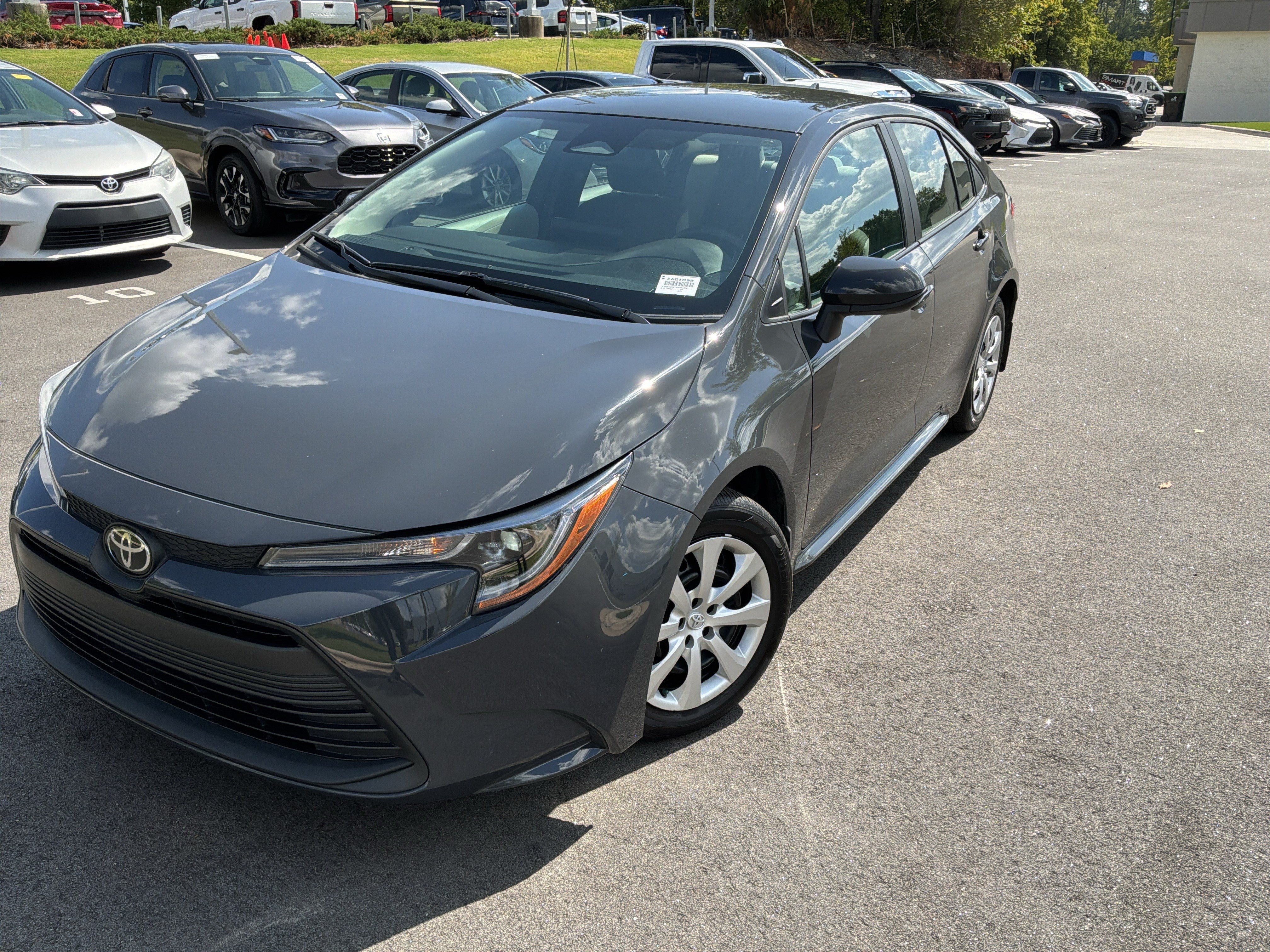 Used 2025 Toyota Corolla LE FWD image 5