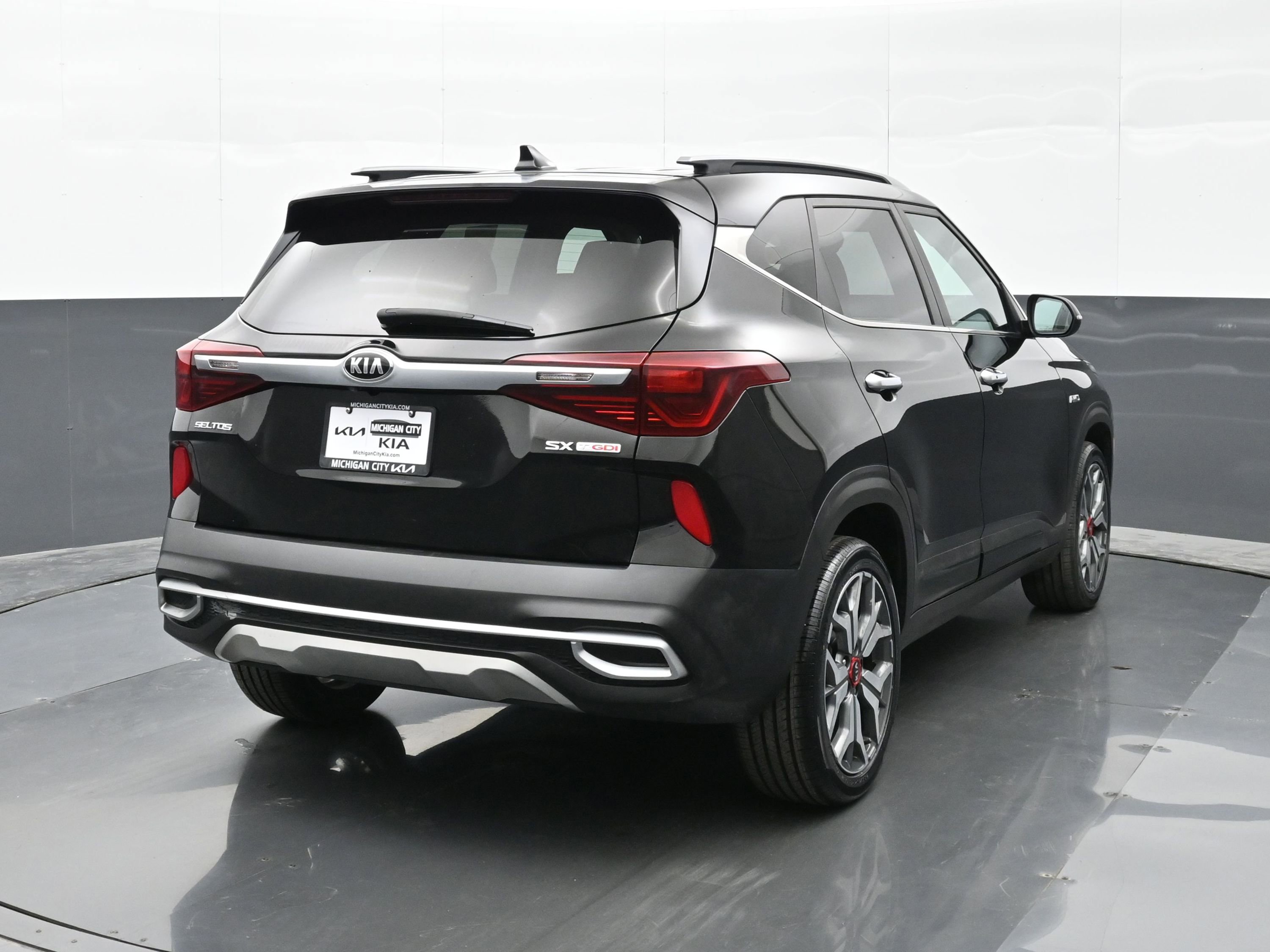 Used 2021 Kia Seltos SX w/ SX Sunroof Package image 4