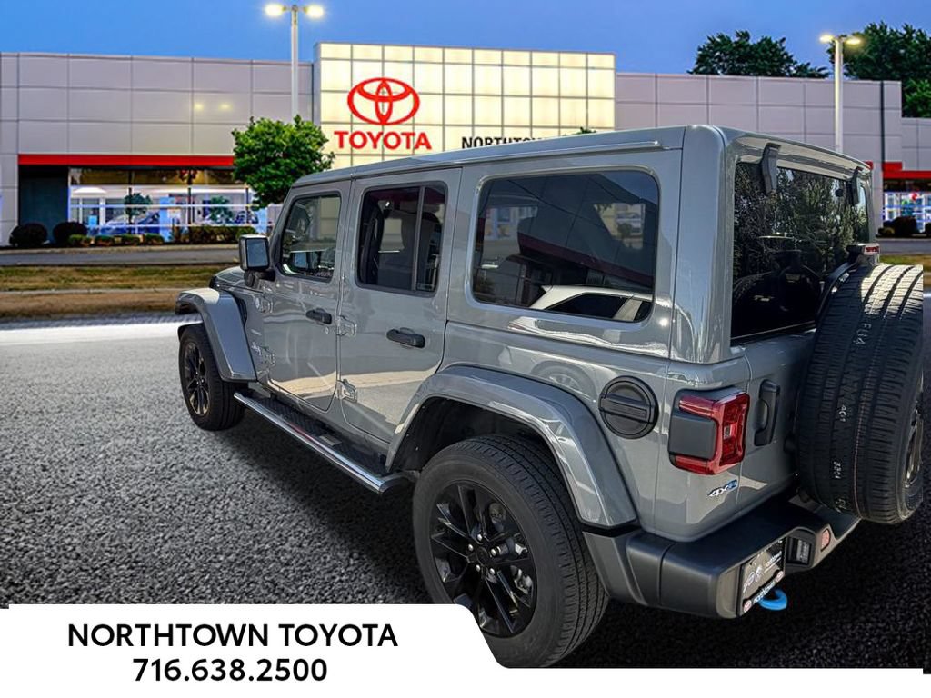 Used 2023 Jeep Wrangler Unlimited Sahara w/ Cold Weather Group AWD/4WD image 8