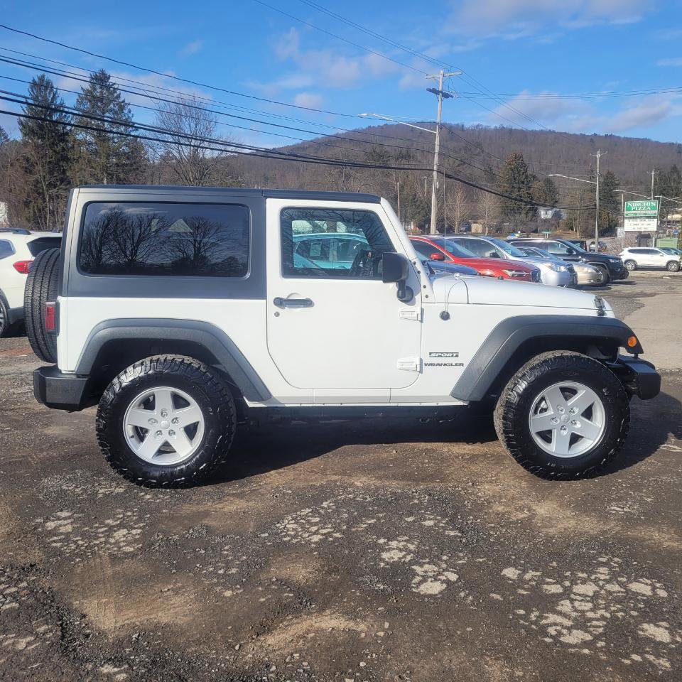 Used 2015 Jeep Wrangler Sport w/ Quick Order Package 24S AWD/4WD image 9