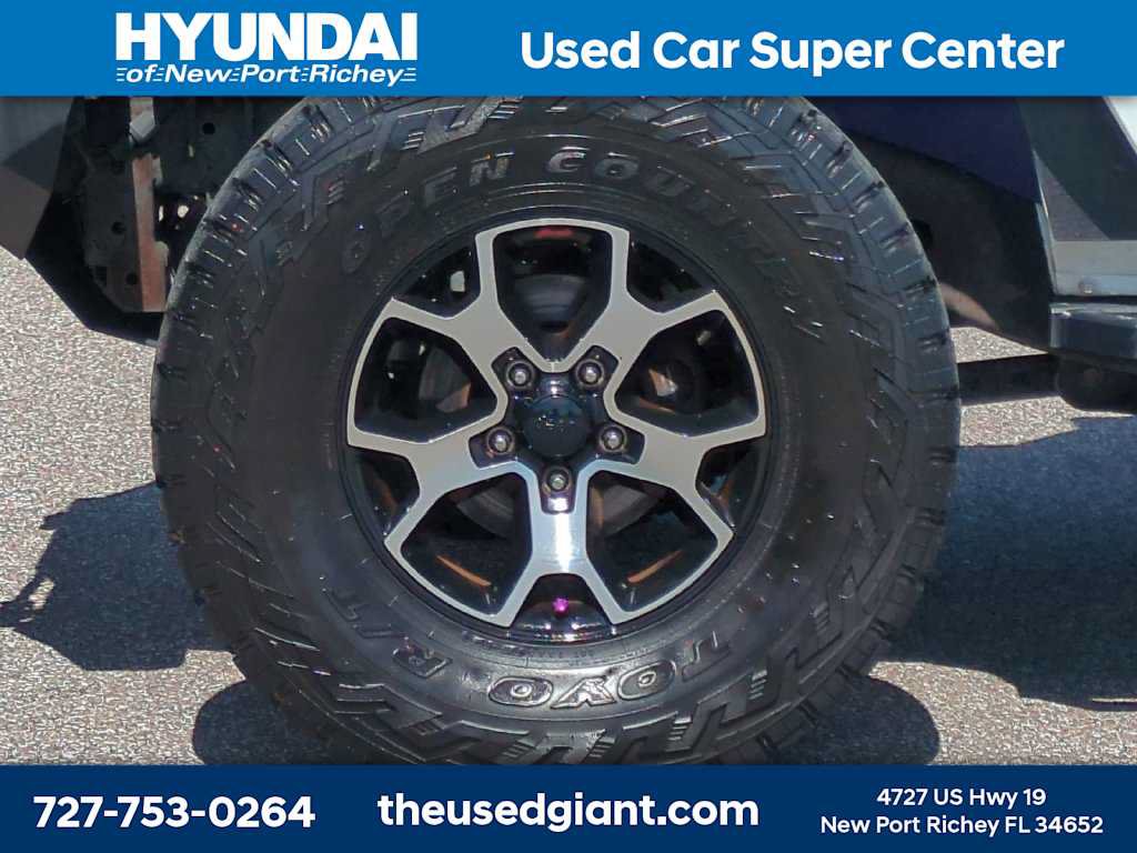 Used 2014 Jeep Wrangler Unlimited Sahara w/ Dual Top Group AWD/4WD image 10