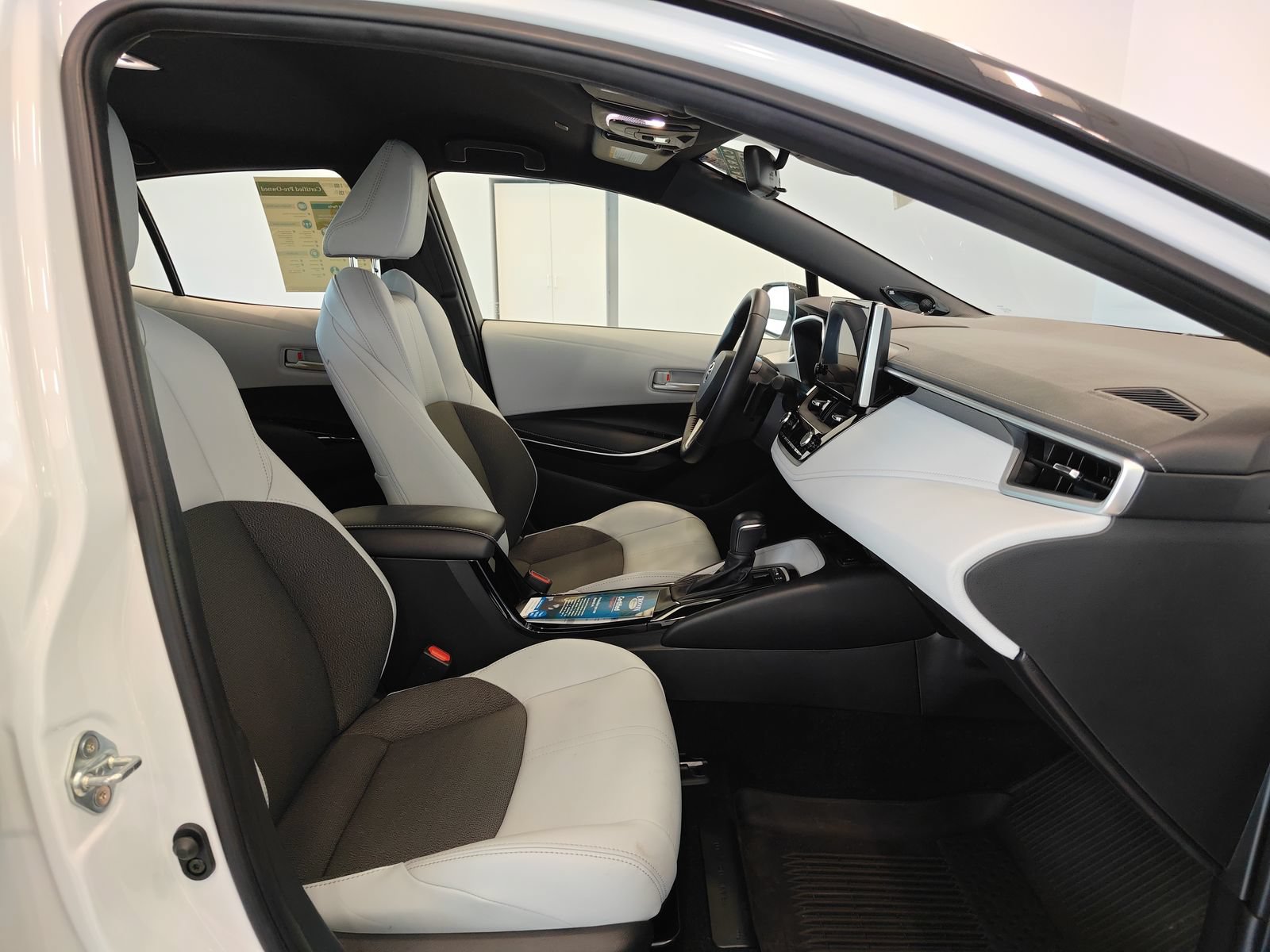 Used 2025 Toyota Corolla XSE FWD image 17