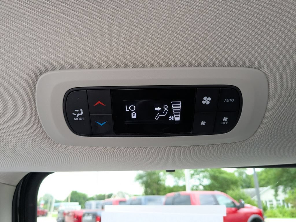 Used 2023 Chrysler Pacifica Touring-L FWD image 24