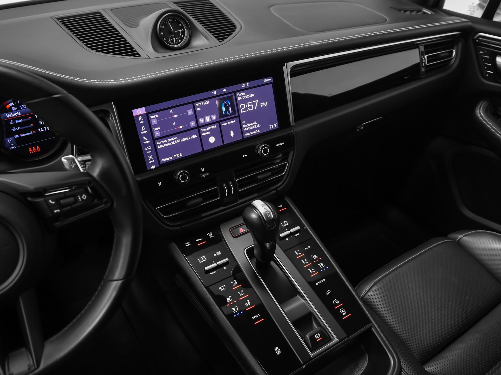 Certified 2023 Porsche Macan image 33