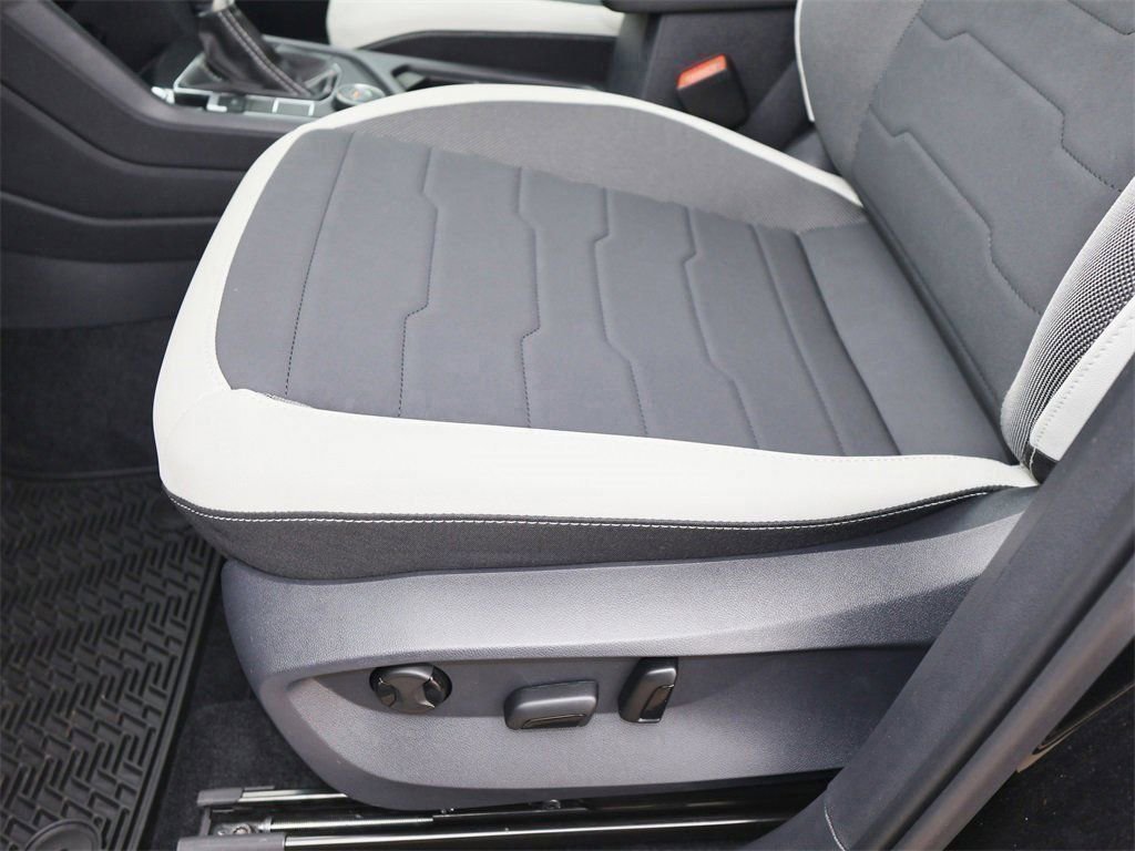 New 2026 Volkswagen Taos SE image 13