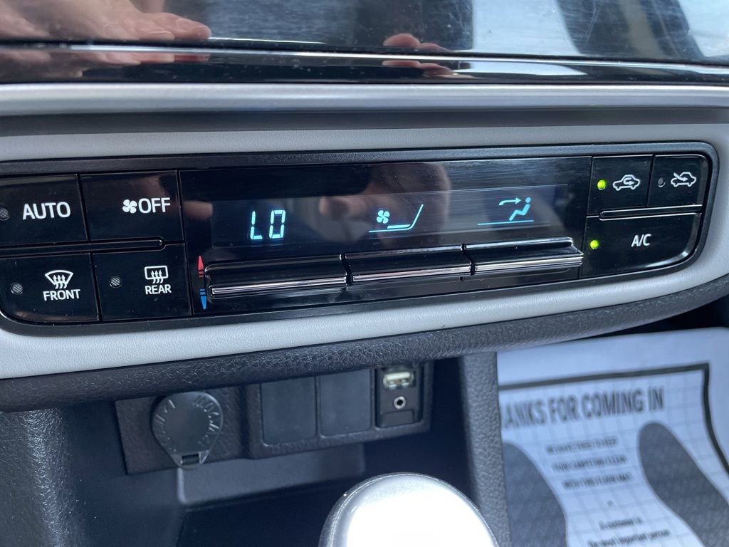 Used 2019 Toyota Corolla LE FWD image 18