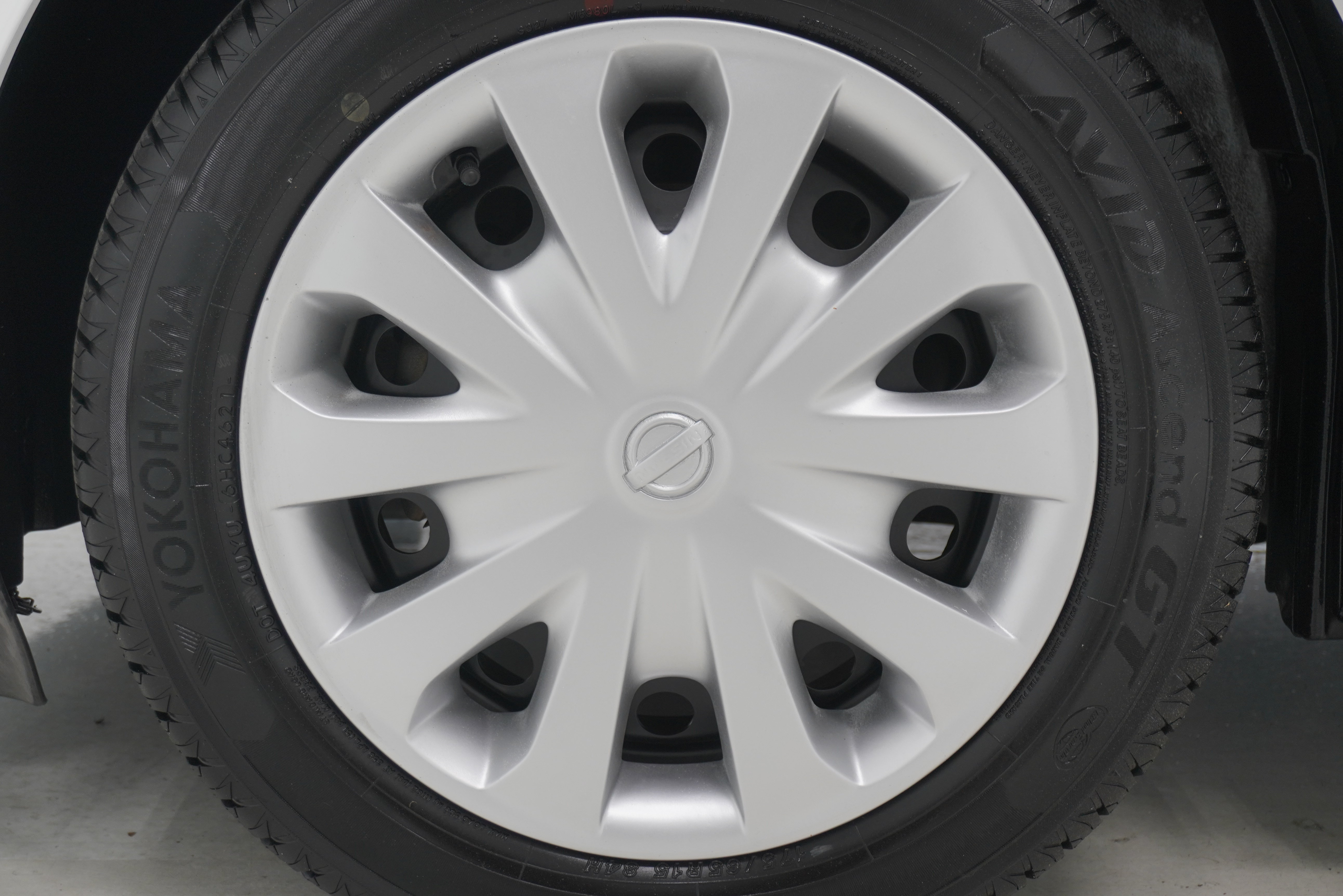 Used 2015 Nissan Versa Note SV FWD image 23