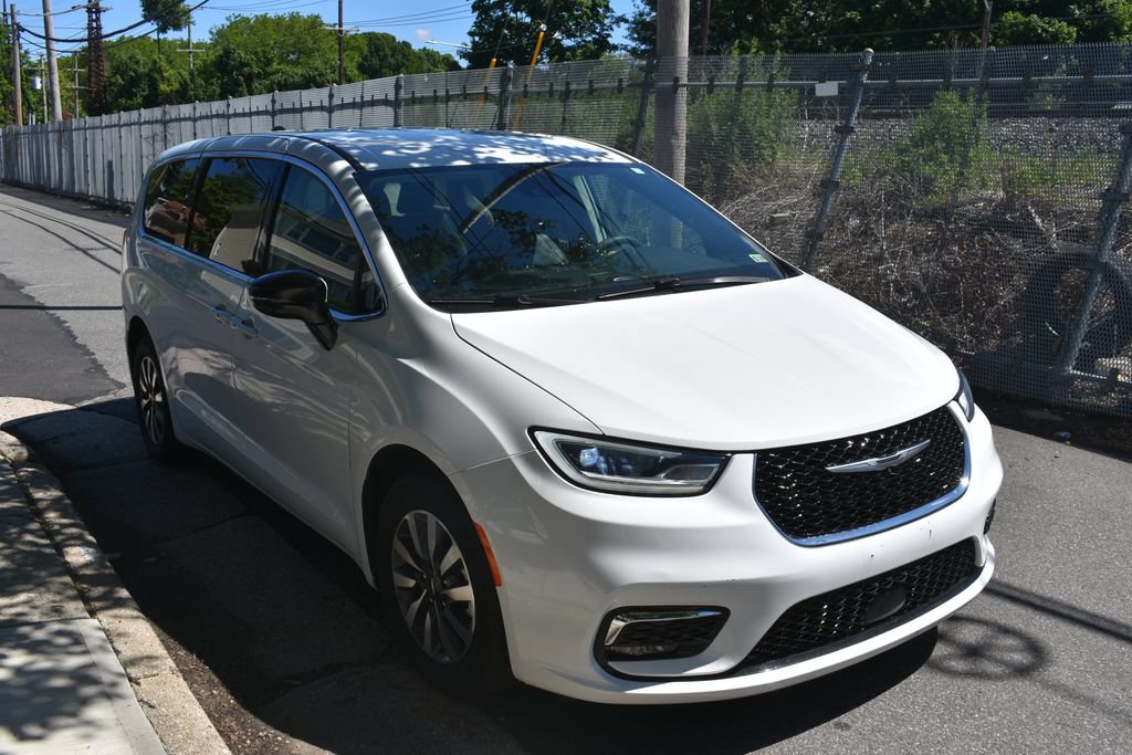 Used 2024 Chrysler Pacifica Limited FWD image 4