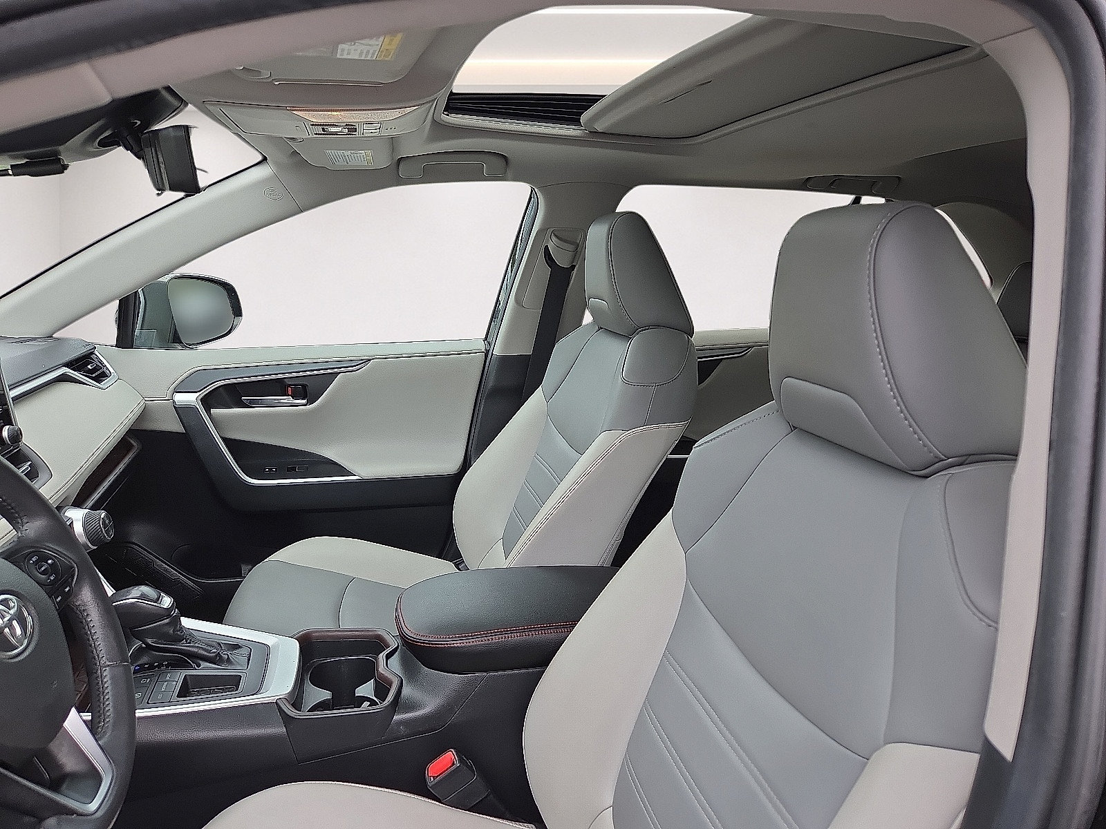 Used 2019 Toyota RAV4 Limited FWD image 9