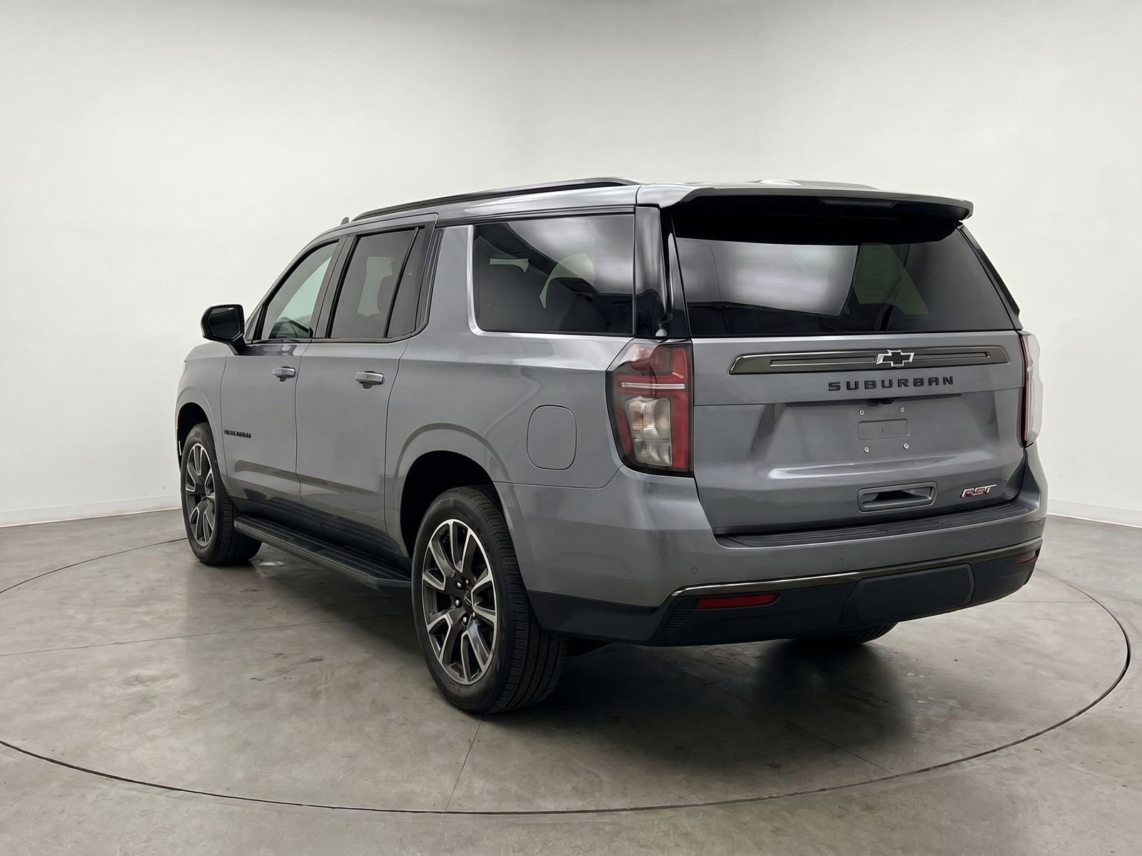 Certified 2021 Chevrolet Suburban RST w/ Luxury Package RWD image 3