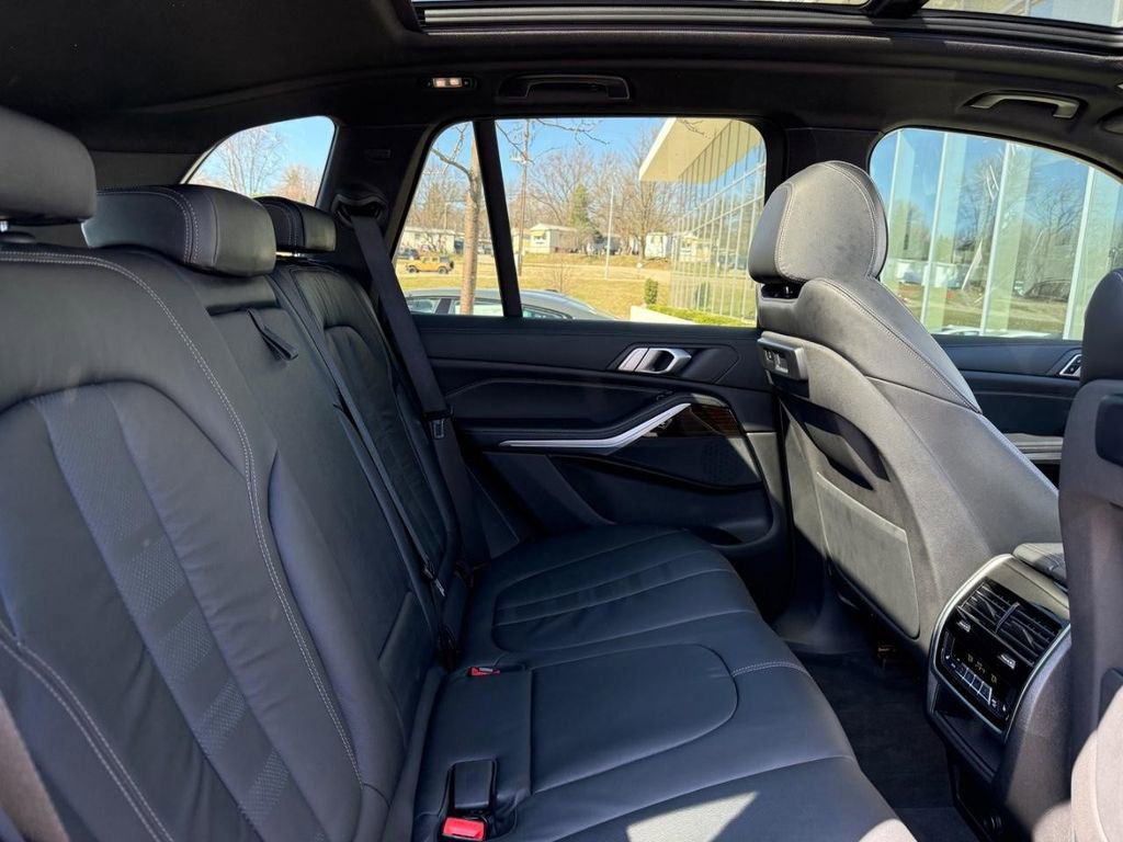 Used 2019 BMW X5 xDrive40i w/ Convenience Package AWD/4WD image 10