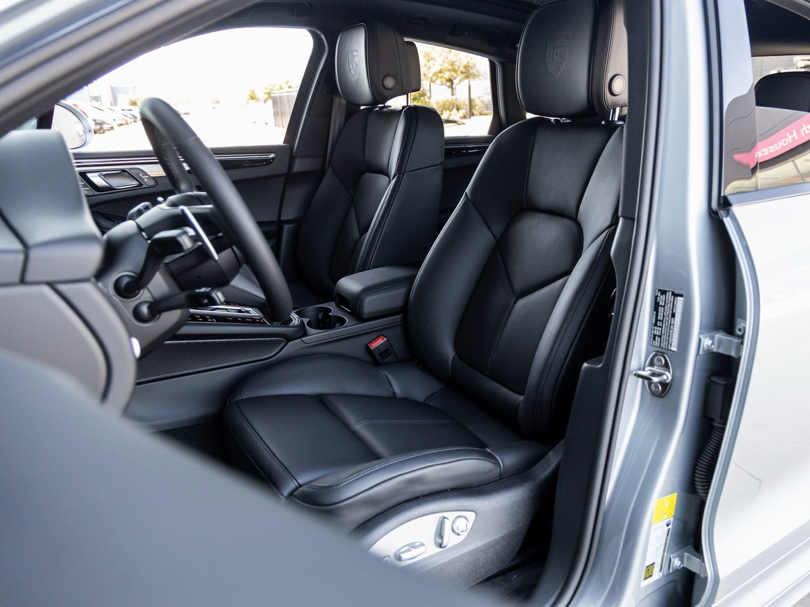 Certified 2025 Porsche Macan S image 5