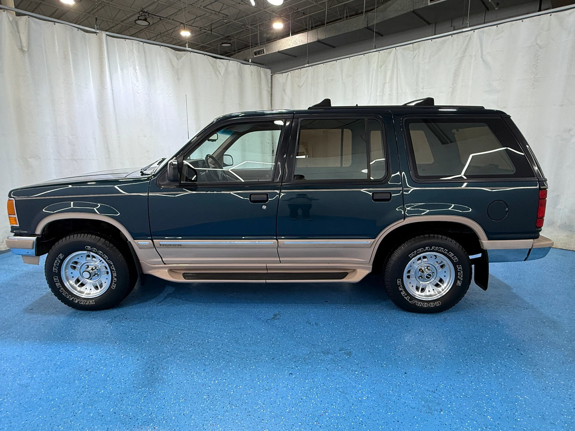 Used 1994 Ford Explorer 4WD 4-Door image 2
