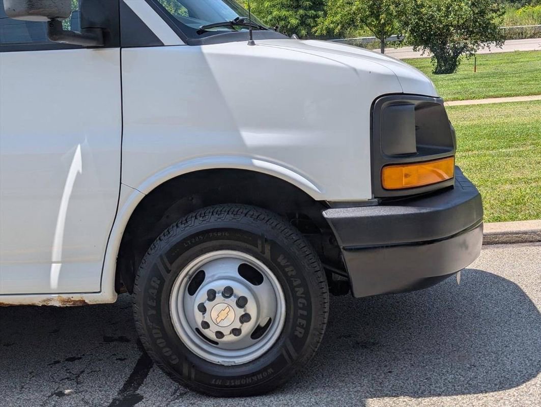 Used 2008 Chevrolet Express 3500 image 15