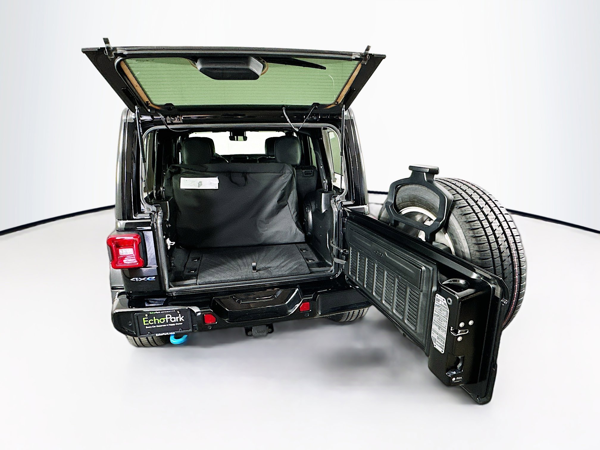 Used 2023 Jeep Wrangler Unlimited Sahara AWD/4WD image 28