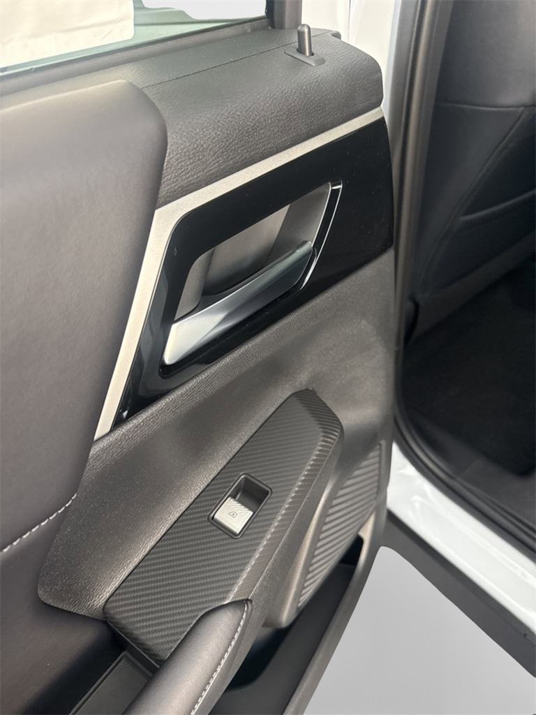 New 2025 Mitsubishi Outlander SE image 33