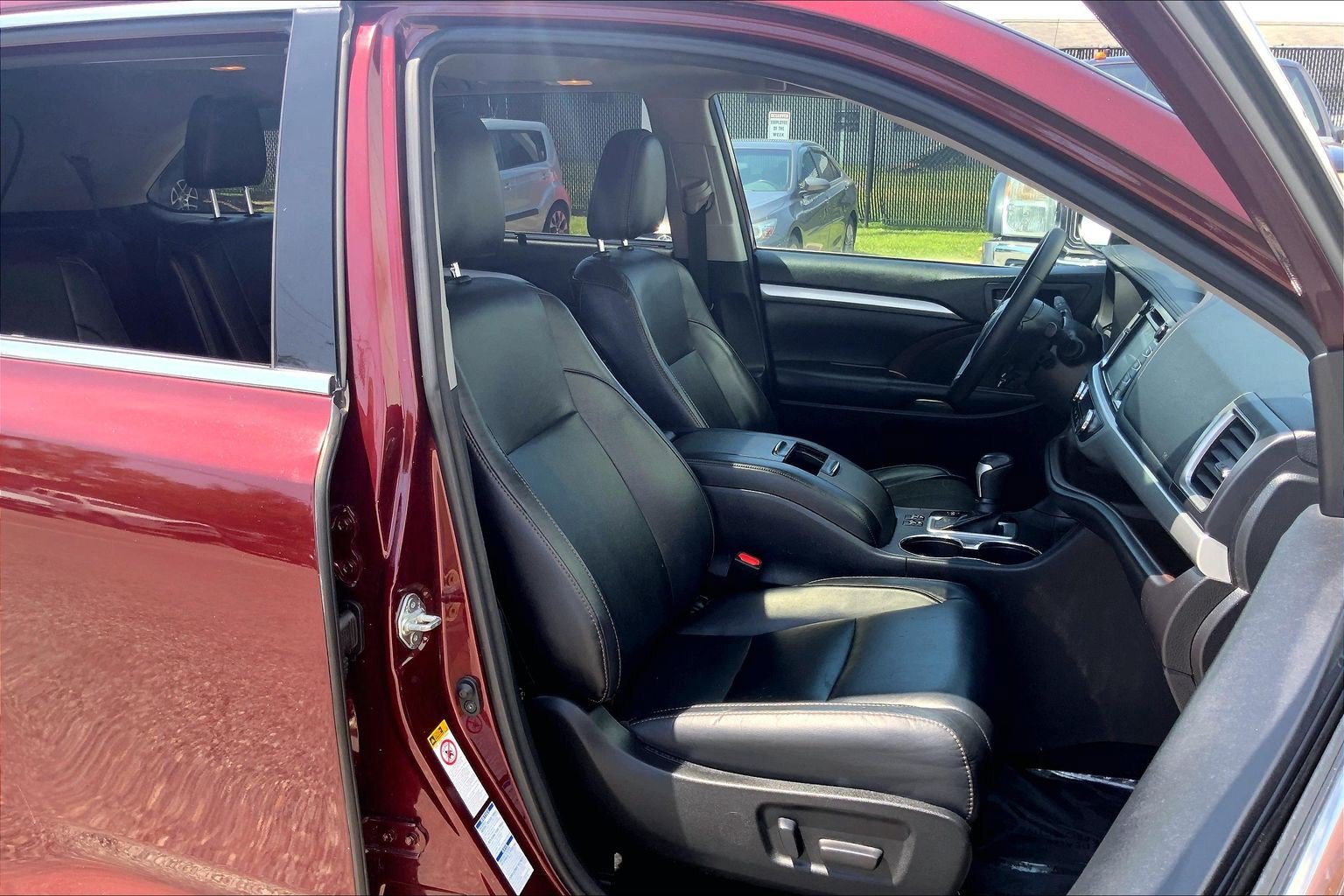 Used 2018 Toyota Highlander XLE AWD/4WD image 9
