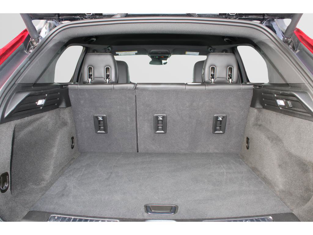 Used 2025 Cadillac XT4 Premium Luxury image 25