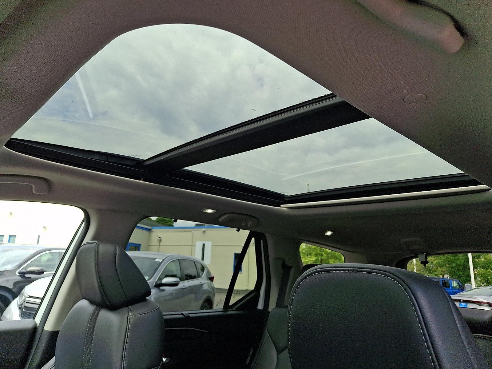 Used 2024 Honda Pilot Touring image 14